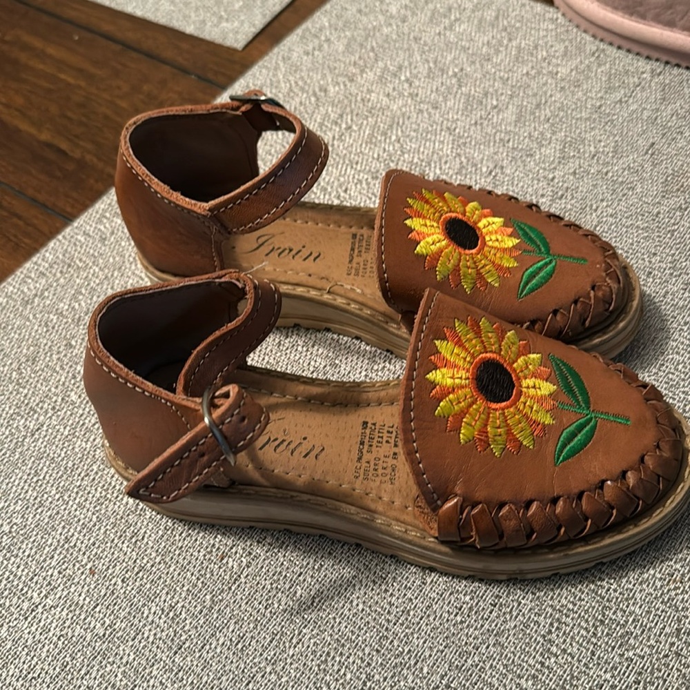 Sandals for girls